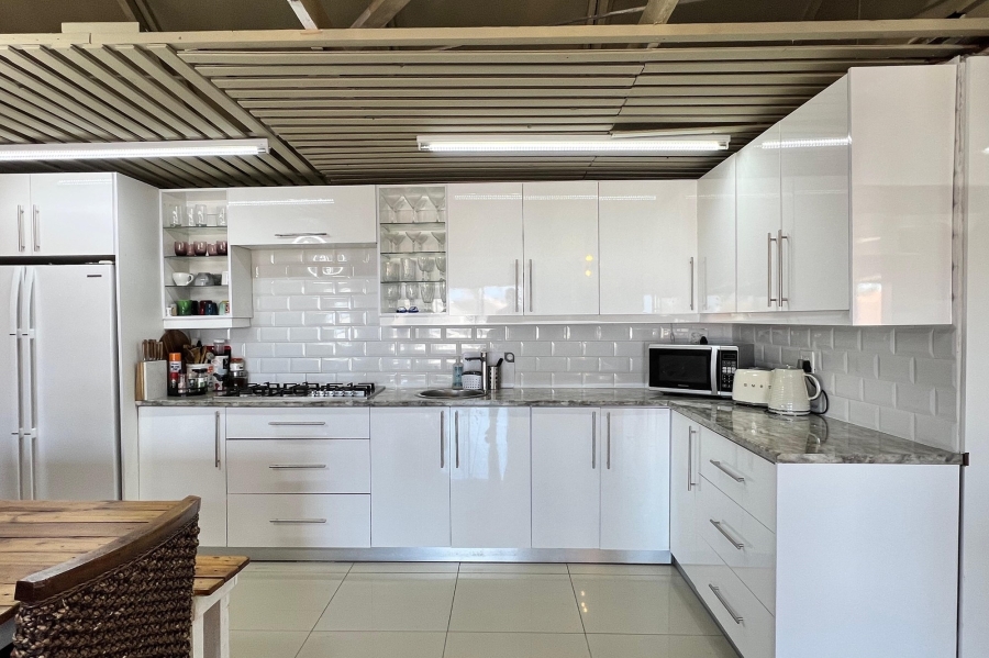 3 Bedroom Property for Sale in Wavecrest Eastern Cape